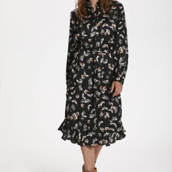 Soaked in Luxury Sesili Floral Shirt Dress is very feminine and is available on colmershill.pro