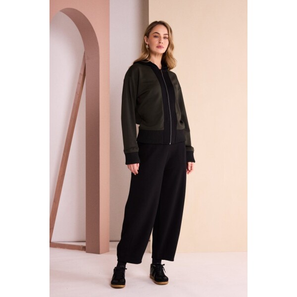 Naya women’s balloon leg trousers with side pockets and tapered dart hem